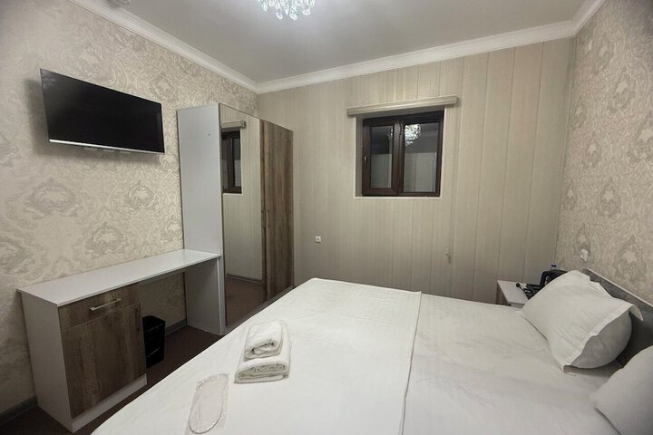 Room 53 of 107