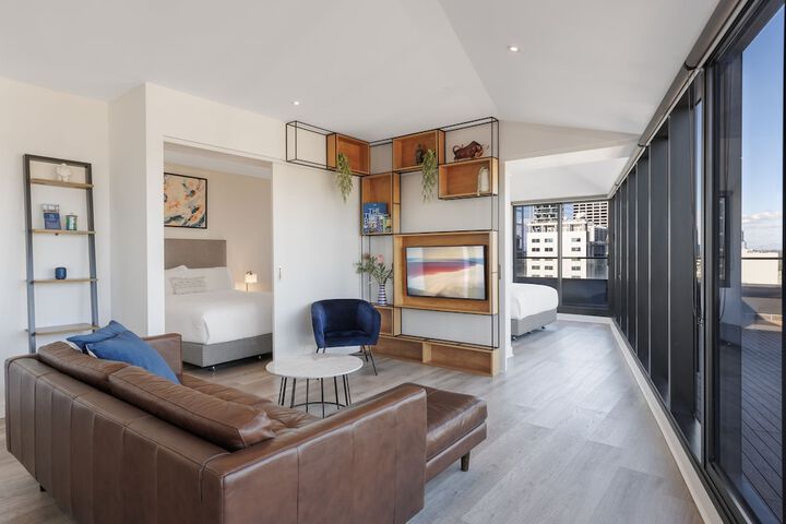 Room 10 of 33