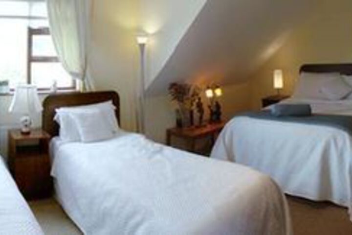 Room 5 of 18