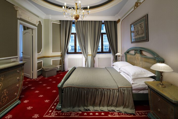 Room 6 of 98