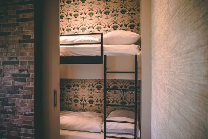 Room 46 of 89