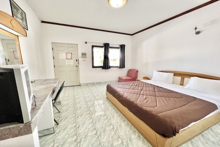 Room 35 of 78