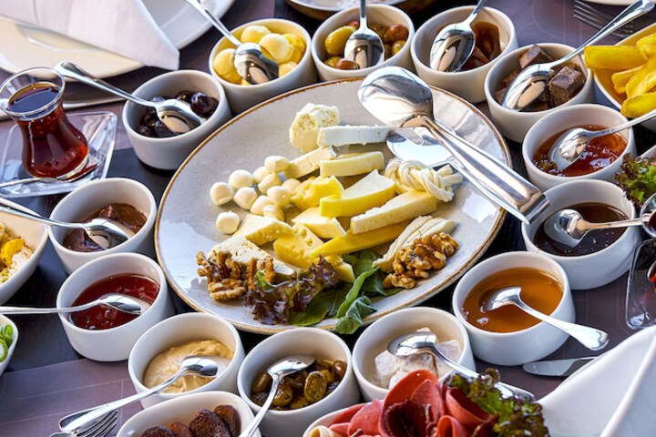 Breakfast/Coffee Service 80 of 127