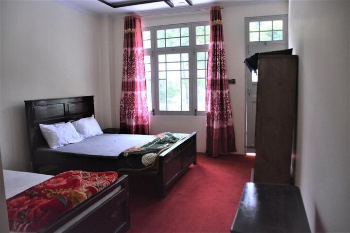 Room 2 of 34