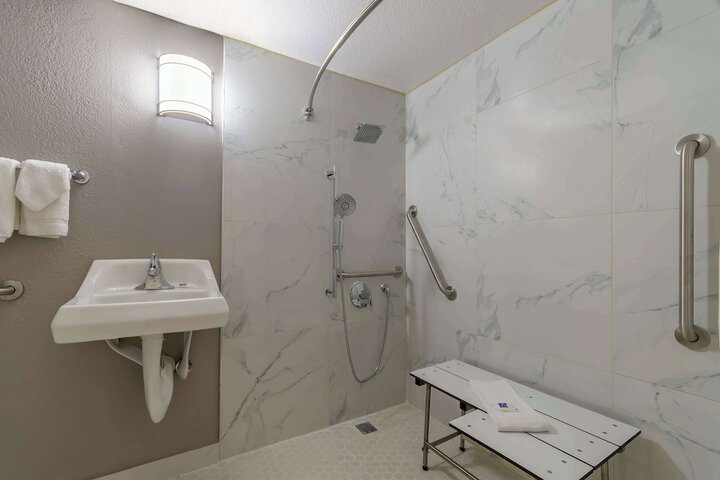 Double Room Disability Accessible Roll in Shower (12 of 14)