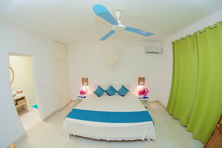 Room 7 of 76