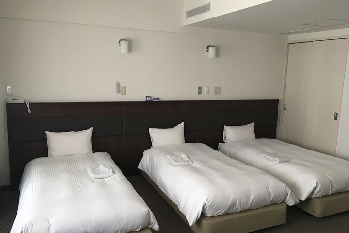 Room 14 of 32