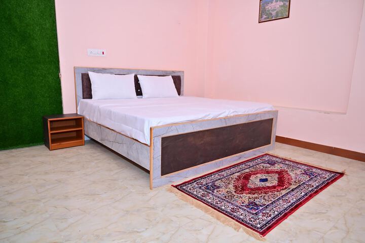 Room 7 of 9