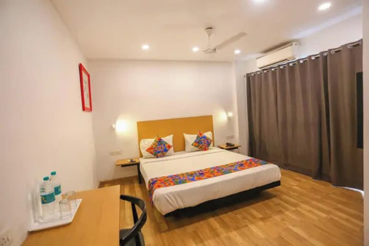Room 6 of 18