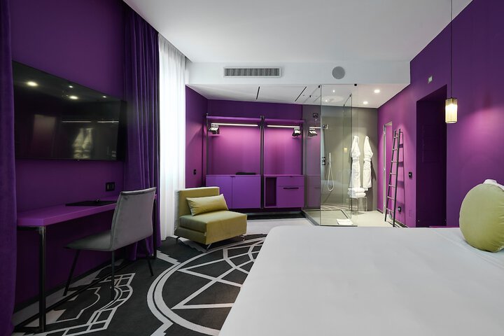 Room 27 of 96