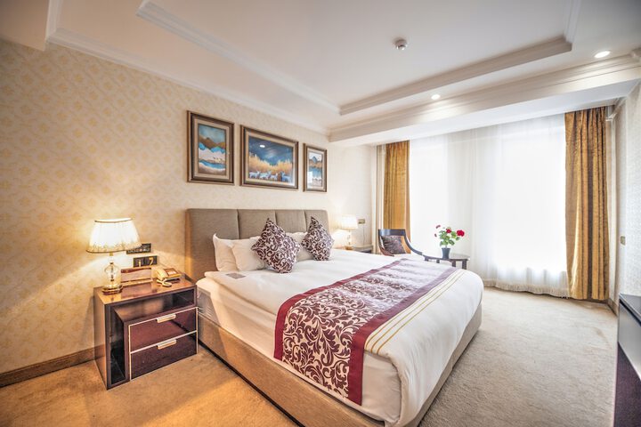 Room 4 of 37