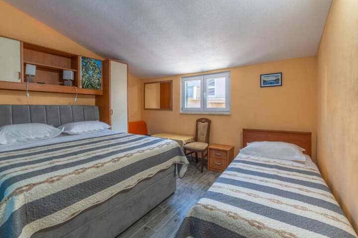 Room 11 of 44