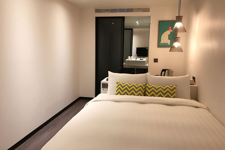 Room 37 of 99