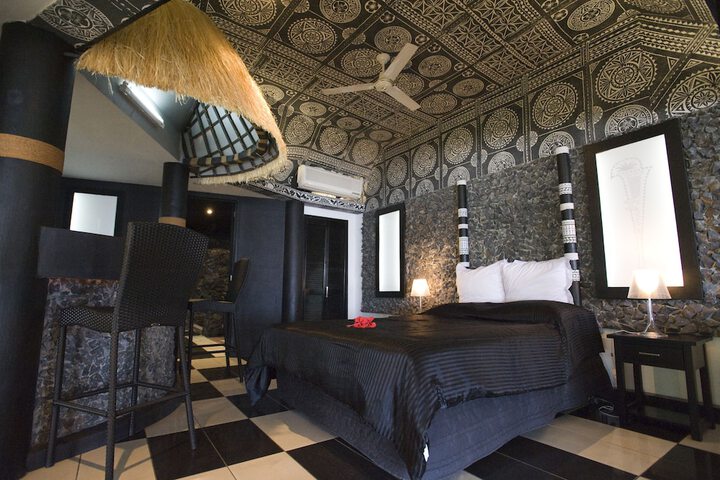 Room 4 of 68