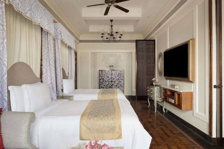 Room 54 of 320