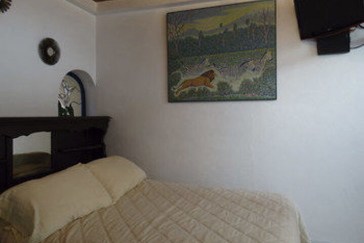 Room 32 of 46
