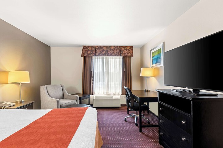 1 King Bed (9 of 13)