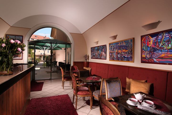 Dining 88 of 136