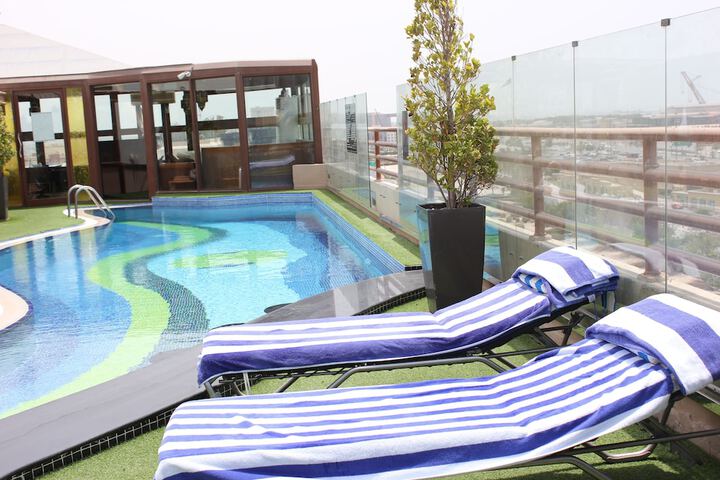 Pool Hotel