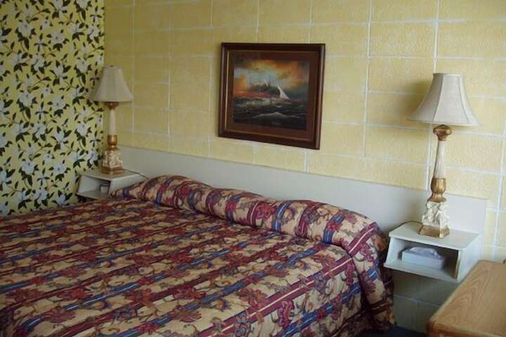 Room 9 of 32