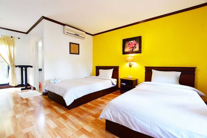 Room 2 of 32