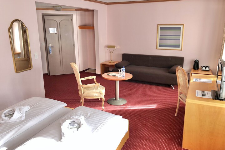 Room 25 of 72