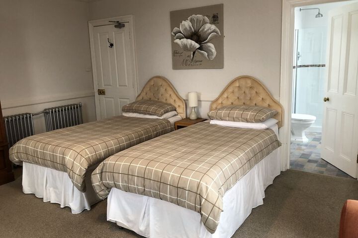 Room 8 of 77