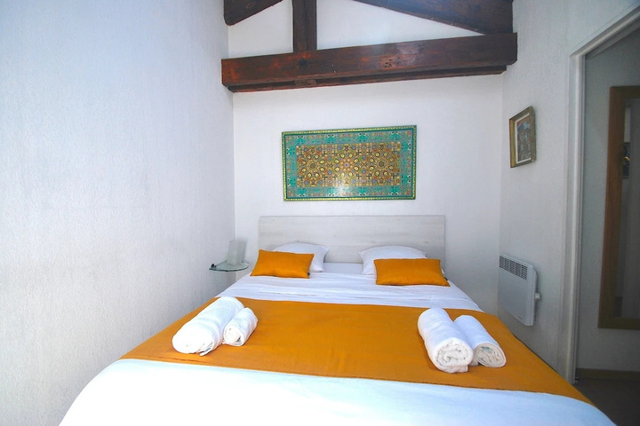 Room 2 of 8