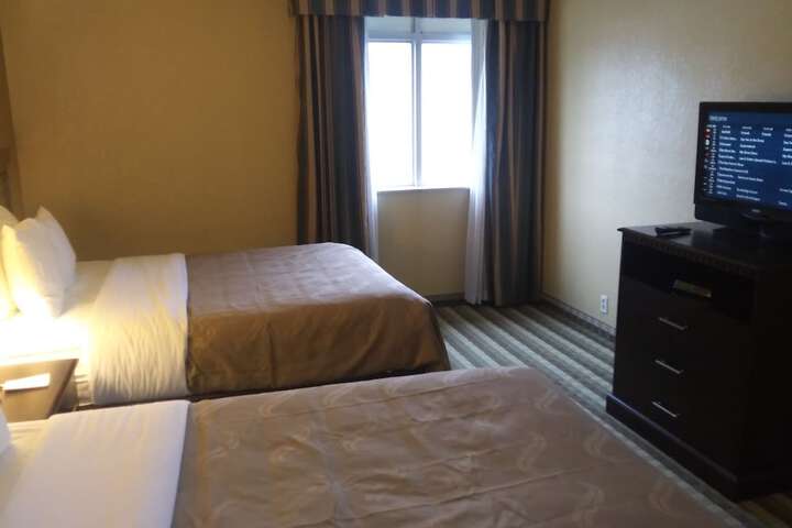 2 Double Beds (26 of 29)