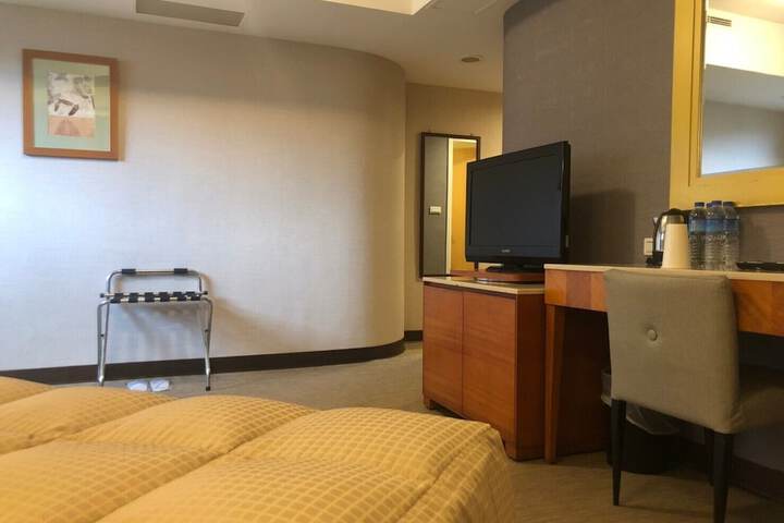 Room 26 of 80