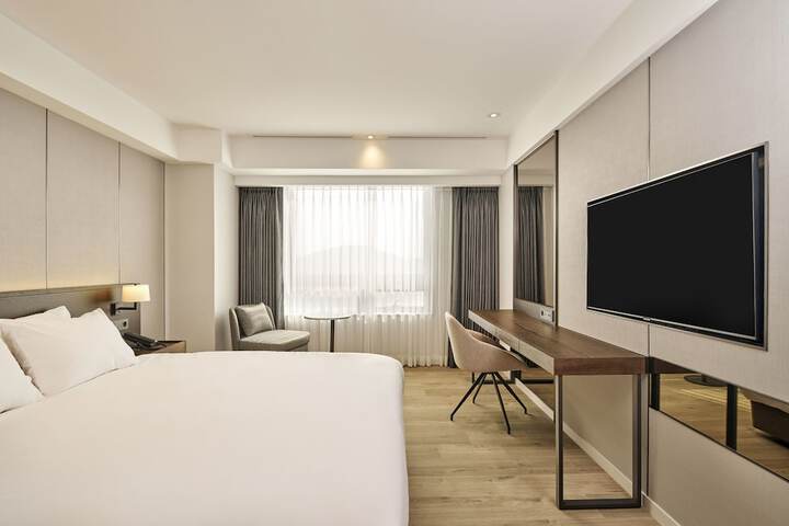 Room 12 of 48