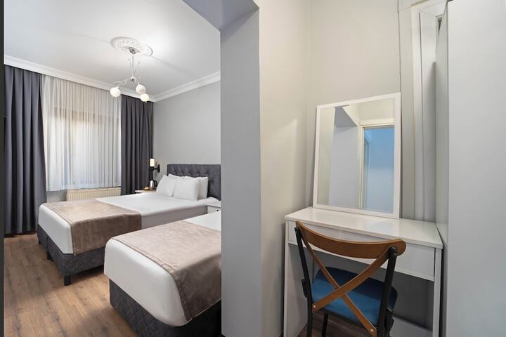 Room 2 of 40