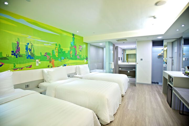 Room 12 of 42