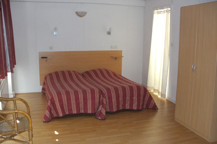 Room 12 of 69