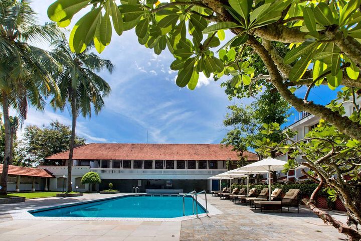 Pool Hotel