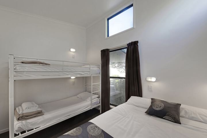 Room 5 of 89