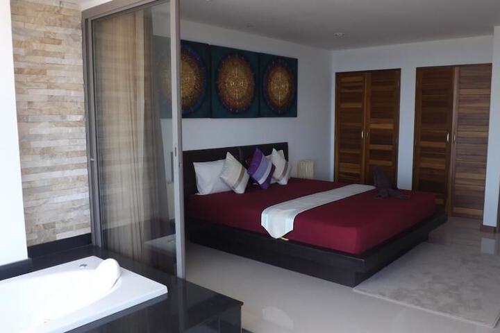 Room 3 of 76