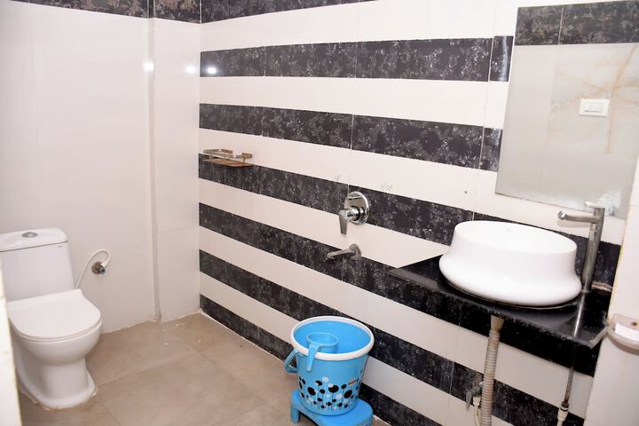 Room 17 of 25