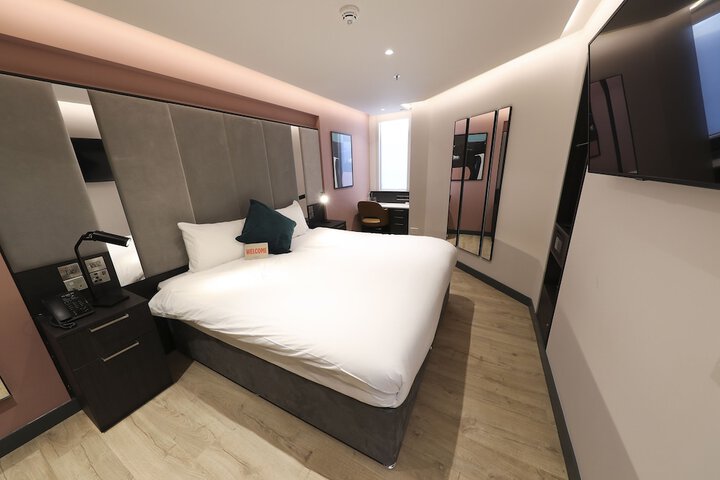 Room 35 of 82