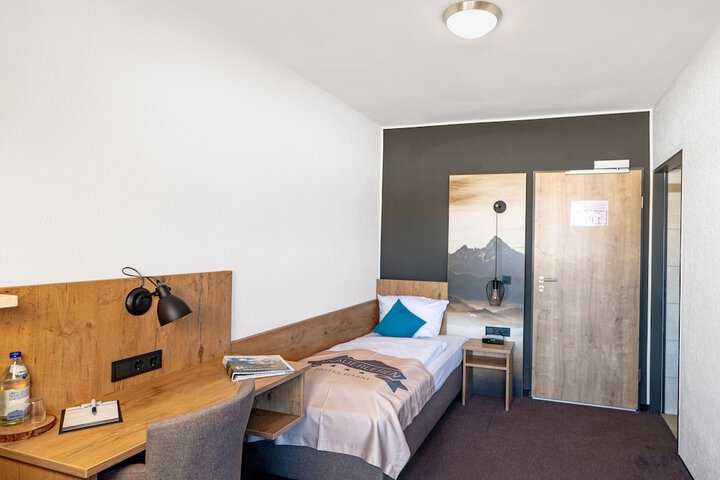 Room 13 of 40