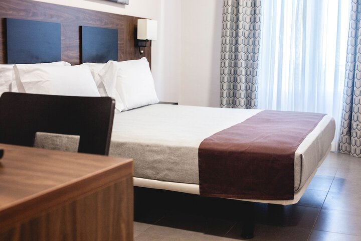 Room 8 of 32