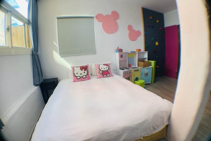 Room 5 of 40