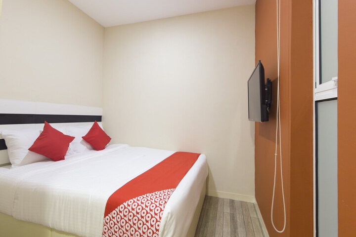 Room 9 of 27