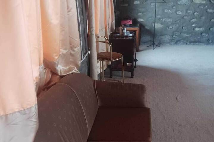 Room 16 of 33
