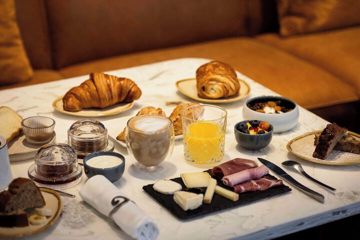 Breakfast/Coffee Service 43 of 50