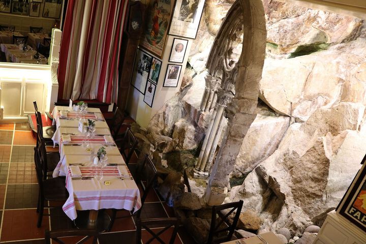 Dining 82 of 98