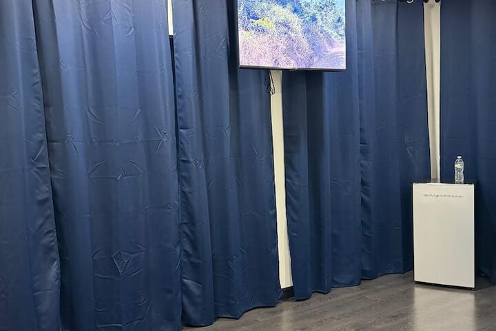 Room 9 of 16