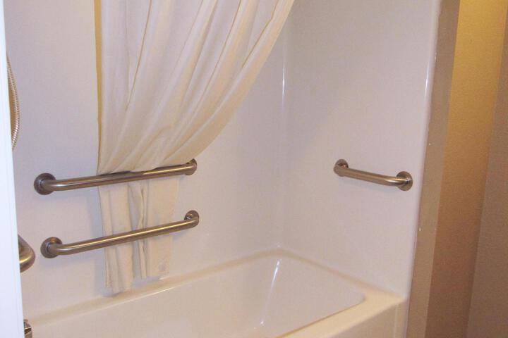 Deluxe Queen Bed (12 of 14)