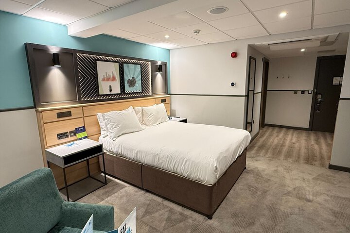 Room 18 of 124