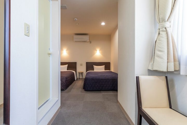 Room 42 of 77